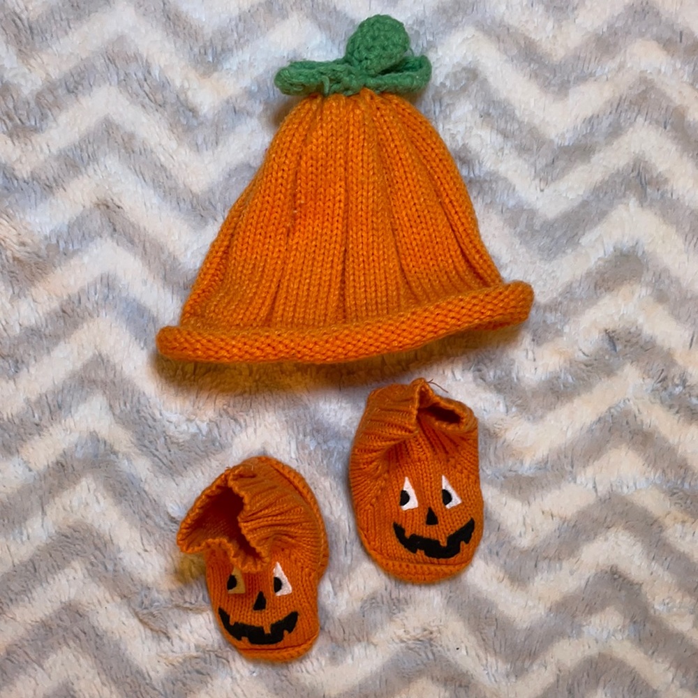 Carter’s Pumpkin Hat and Pumpkin Booties